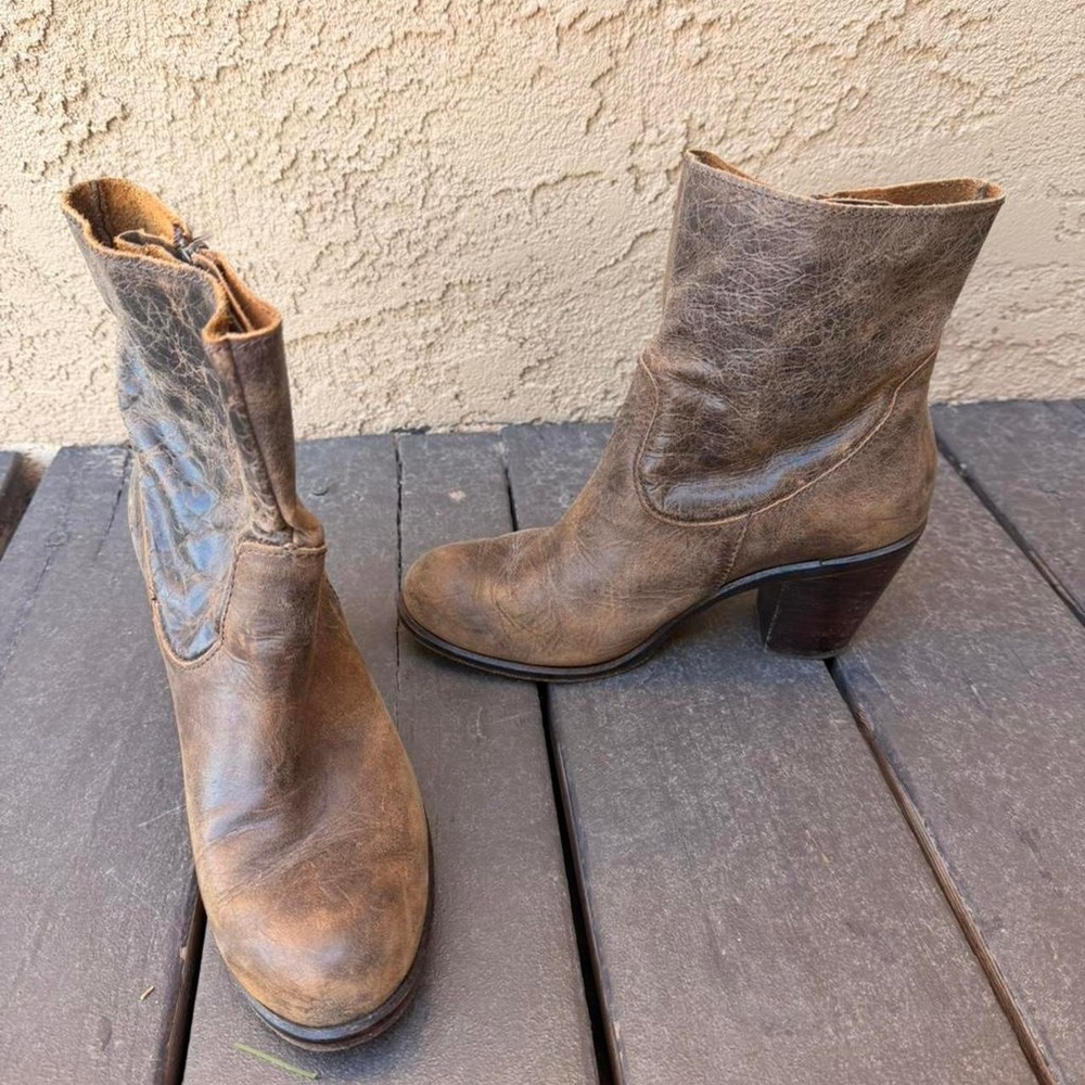 Brown leather Corral cowboy boots. - Picture 3 of 8